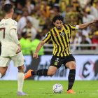El Al Ittihad derrotó por 1-0 al Al Nassr de Cristiano Ronaldo (i) y le quitó el liderato.