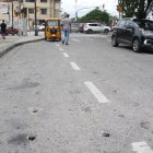 Situación. Así permanece varios tramos de la vía principal de Los Álamos, en el norte de la ciudad.