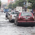 Dato. La marea alta coincidió con las intensas lluvias que colapsaron las vías de la urbe.