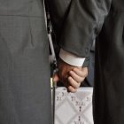 Foto de archivo de una ceremonia de casamiento entre una pareja homosexual.