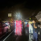 A la protesta llegaron las fuerzas policiales (cerca de 10 agentes) a “garantizar el orden público”.