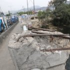 Las barandas y estructuras de varios puentes de la ciudad están deterioradas.