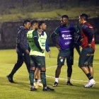 Los futbolistas de Gualaceo y Orense saltaron a la cancha del estadio Jorge Andrade Cantos, en Azogues, pero no pudieron jugar ante la decisión tomada por LigaPro de suspender la jornada.
