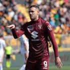 Lecce (Italy), 12/03/2023.- FC Torino"s Antonio Sanabria jubilates after scoring during the Italian Serie A soccer match US Lecce - FC Torino at the Via del Mare stadium in Lecce, Italy, 12 March 2023. (Italia) EFE/EPA/ABBONDANZA SCURO LEZZI