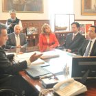Cita. 15 de mayo de 2011, Lenín Moreno se reunió con la gente de Sinohydro y Conto Patiño (pelo canoso).