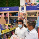 Tienda. Uno de los almacenes que está listo para vender listas escolares.