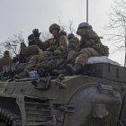 Imagen de soldados en la ciudad ucraniana de Bajmut, en el este de Ucrania.