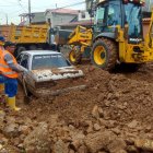 En el sitio estaba personal municipal que con varias maquinarias trataban de dejar limpia la calle afectada.