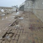 Así quedó parte del malecón en Ballenita, Santa Elena.