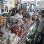 Operativo.- Las autoridades mantienen los controles en los mercados, para evitar el incremento del precio no justificado.