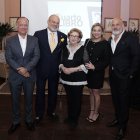 Esposa e hijos de Guido Jalil Trejo en el evento de lanzamiento de la novela “Cuarto Libro”. De izquierda a derecha, Jorge Daniel Jalil Perna, Guido Jalil Perna, Angela Perna de Jalil,
Mariela Jalil Perna, Juan Mario Jalil Perna.