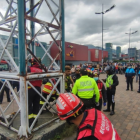 Un agente de tránsito logró persuadir al joven para que no se quitara la vida.
