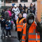 A la entrada y salida, los adolescentes se exponen a varios peligros, desde accidentes viales, venta de drogas ilegales, robos a sus celulares y consumo de licor o tabaco.
