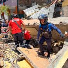 Lugar. Organismos de socorro llegan al lugar para levantar información y asistir a los ciudadanos.