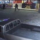 Captura de video. Una de las cámaras del sector grabó el momento en que los delincuentes atacaron el centro nocturno.