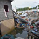 La casa colapsó en el estero Huaylá del barrio 4 de Abril donde murieron cinco miembros de una familia, entre ellos dos menores de edad