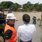 El presidente Guillermo Lasso visitó el lugar. Se declaró emergencia vial en las provincias de Pichincha, Esmeraldas y Santo Domingo