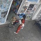 Los empleados de la veterinaria se preocuparon por salvar la vida de los animales que estaban en el lugar