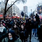 La mociones de censura se dan en medio de protestas y una baja popularidad del presidente francés.