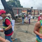 Tanto vecinos como directivos de colegios ayudaron en la limpieza.