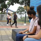 Las pruebas son virtuales, pero debido a fallas en el sistema de cómputo algunos estudiantes acudieron a la Universidad para conocer detalles del proceso.,