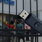 El primer reporte llegó del canal de televisión Ecuavisa, en Guayaquil.