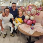 Doña Dora con El Cuy y Marlon Acosta.