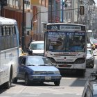 Una imagen referencial del tránsito vehicular en el centro de Guayaquil.