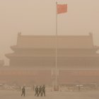 Imagen de la Ciudad Imperial China en un día de tormenta de arena en Pekín.
