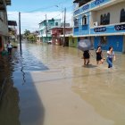 Más de 15 calles de Salitre están inundadas producto de las intensas lluvias en el cantón.