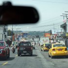 Taxistas. Los conductores se intercomunican y actúan en grupo ante una emergencia ciudadana