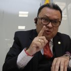 El asambleísta enfrenta una acusación en el CAL por supuestamente poner en peligro la seguridad de su colega en la Asamblea, Javier Santos.