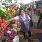 Sauces IX. Un cliente pide explicación por el incremento en el precio de la libra del tomate.