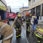 Los bomberos llegaron al sitio para controlar el fuego