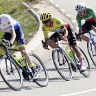 Richard Carapaz (c) lideró la fuga en la tercera etapa de la prueba española.