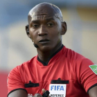 Augusto Aragón (c) ha sido vuelto a cuestionar por el duelo entre Barcelona e Independiente del Valle.