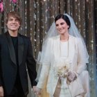 La pareja de esposos.