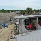 Las viviendas quedaron con las paredes rotas