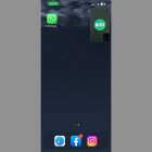 Fondo de pantalla negro y con pocas carpetas