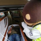 Fuerte. Recostarse en el interior de un féretro es parte de la experiencia.