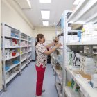 Despacho. En el hospital Teodoro Maldonado Carbo se complacen con haber aumentado en un 30 % su stock.
