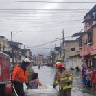 Los bomberos realizan las labores de rescate