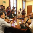 El gobernador del Guayas Francesco Tabacchi y Christian Sarmiento de la Fetug dialogarán el 5 de abril con Aquíles Álvarez sobre el incremento del pasaje de bus.