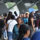 Los ciudadanos pasaron horas esperando por un bus urbano. Para mañana 24 de marzo el transporte se reanuda.
