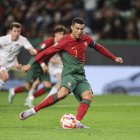 Lisbon (Portugal), 23/03/2023.- Portugal"s Cristiano Ronaldo scores a penalty goal during the UEFA EURO 2024 qualification match between Portugal and Liechtenstein, in Lisbon, Portugal, 23 March 2023. (Lisboa) EFE/EPA/MIGUEL A. LOPES
