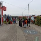 Situación. Padres de familia mantienen vigilancia en el plantel educativo.