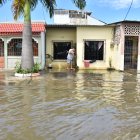 La calles Palmeras y Marcel Laniado quedó completamente inundada debido al fuerte aguacero, en el lugar queda un centro comercial.