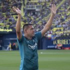 VILA-REAL (CASTELLÓN), 25/03/2023.- El ex centrocampista argentino del Villarreal CF Juan Román Riquelme recibe un homenaje este sábado en el partido de Leyendas del Villarreal CF en el centenario de club, en el Estadio de la Cerámica en Villarreal, Castellón. EFE/ Doménech Castelló