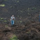 Agregó que cuerpos de bomberos de la ciudad y de otras zonas, incluso de Quito y Guayaquil se están desplazando a la zona para apoyar las labores de rescate.