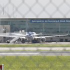 La pista de aterrizaje del aeropuerto José Joaquín de Olmedo de Guayaquil se encuentra cerrada a las operaciones aéreas.